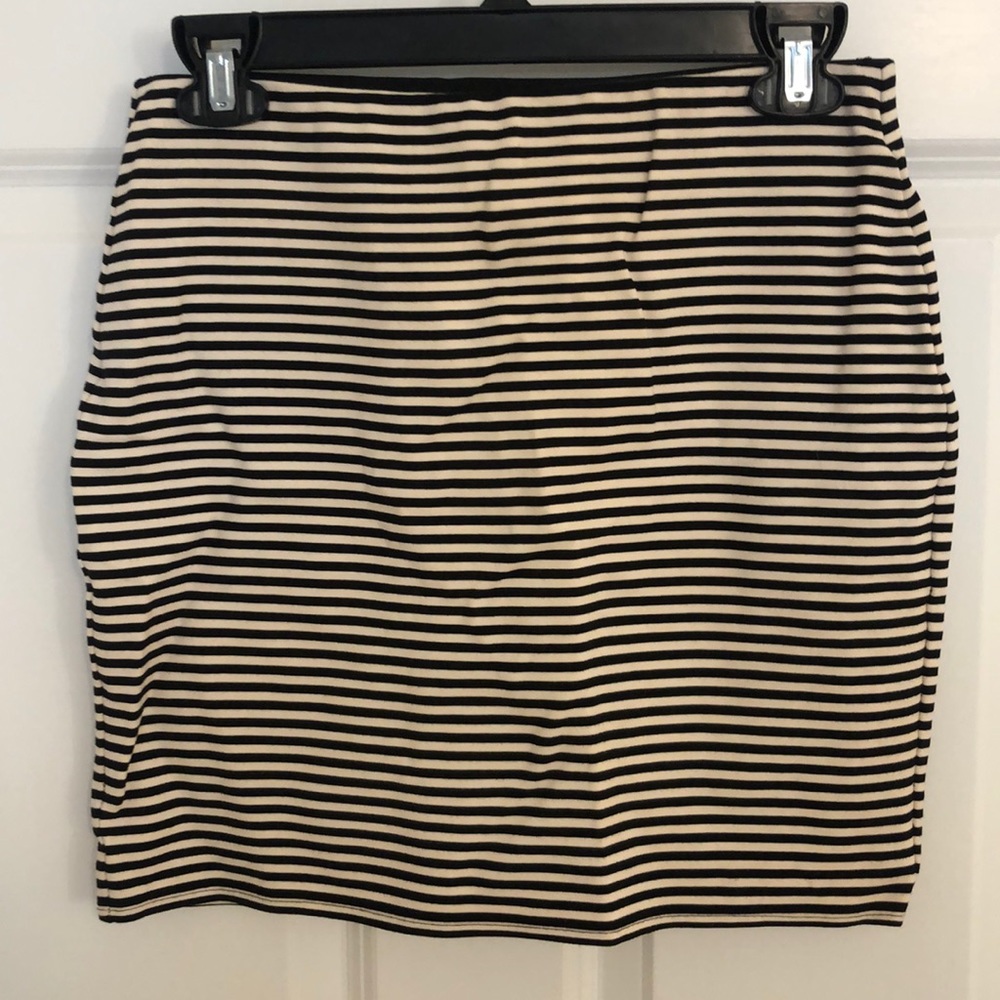 Fitted stretch mini skirt